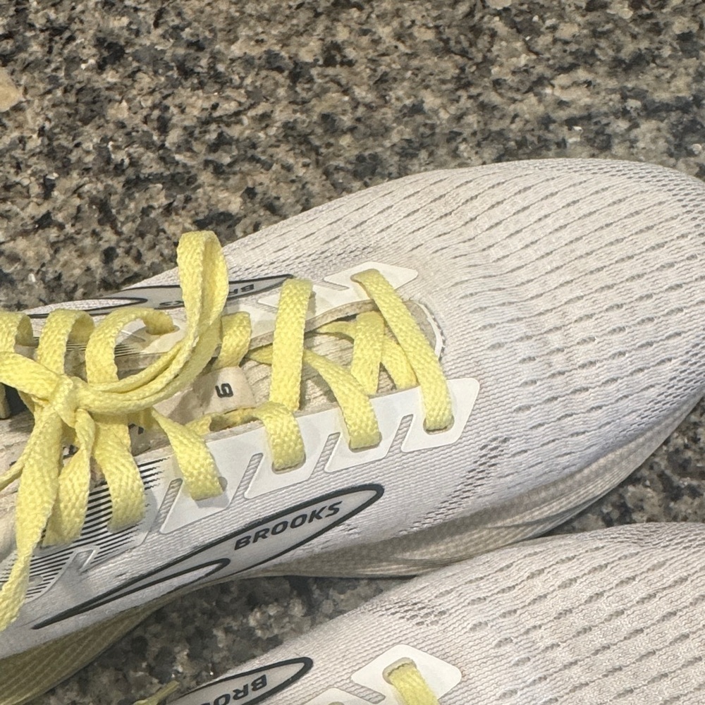 Women’s Size 9.5 Brooks White & Yellow Athletic Shoes - Picture 13 of 16
